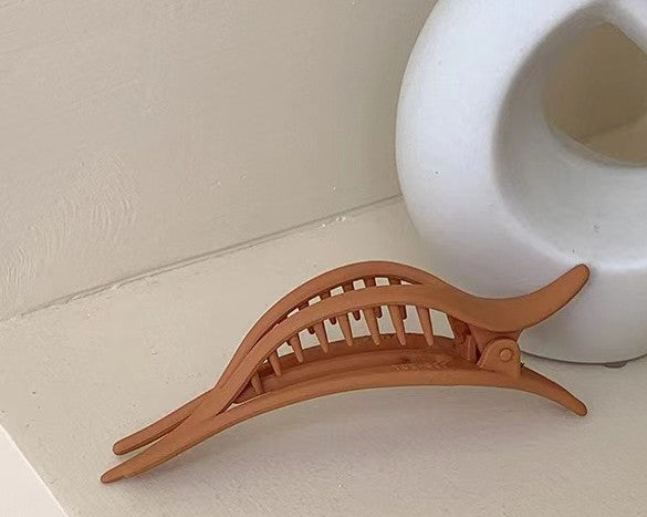 Smooth acrylic Ibis clip with teeth
