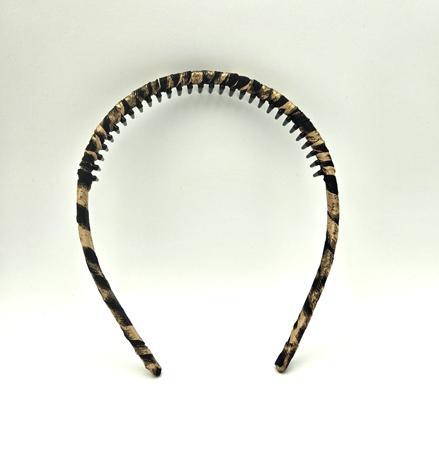 Leopard print ruched headband with teeth