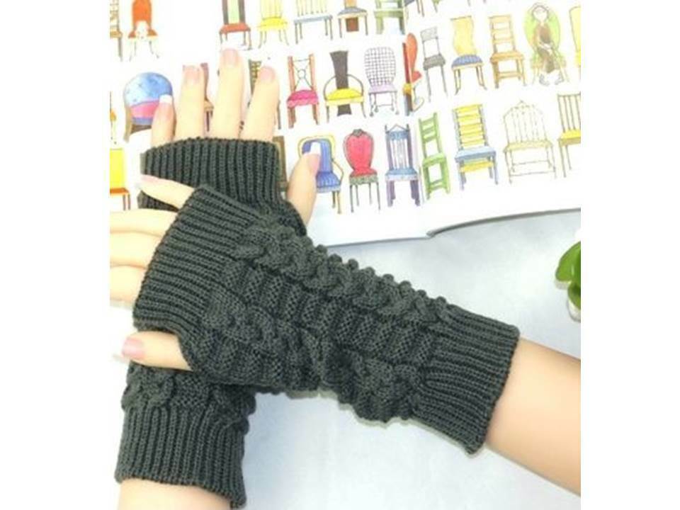 Knitted finger-less mittens / gloves