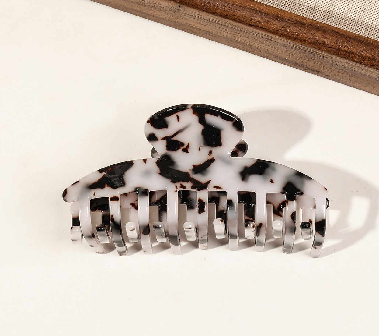Resin hair claw in black grey