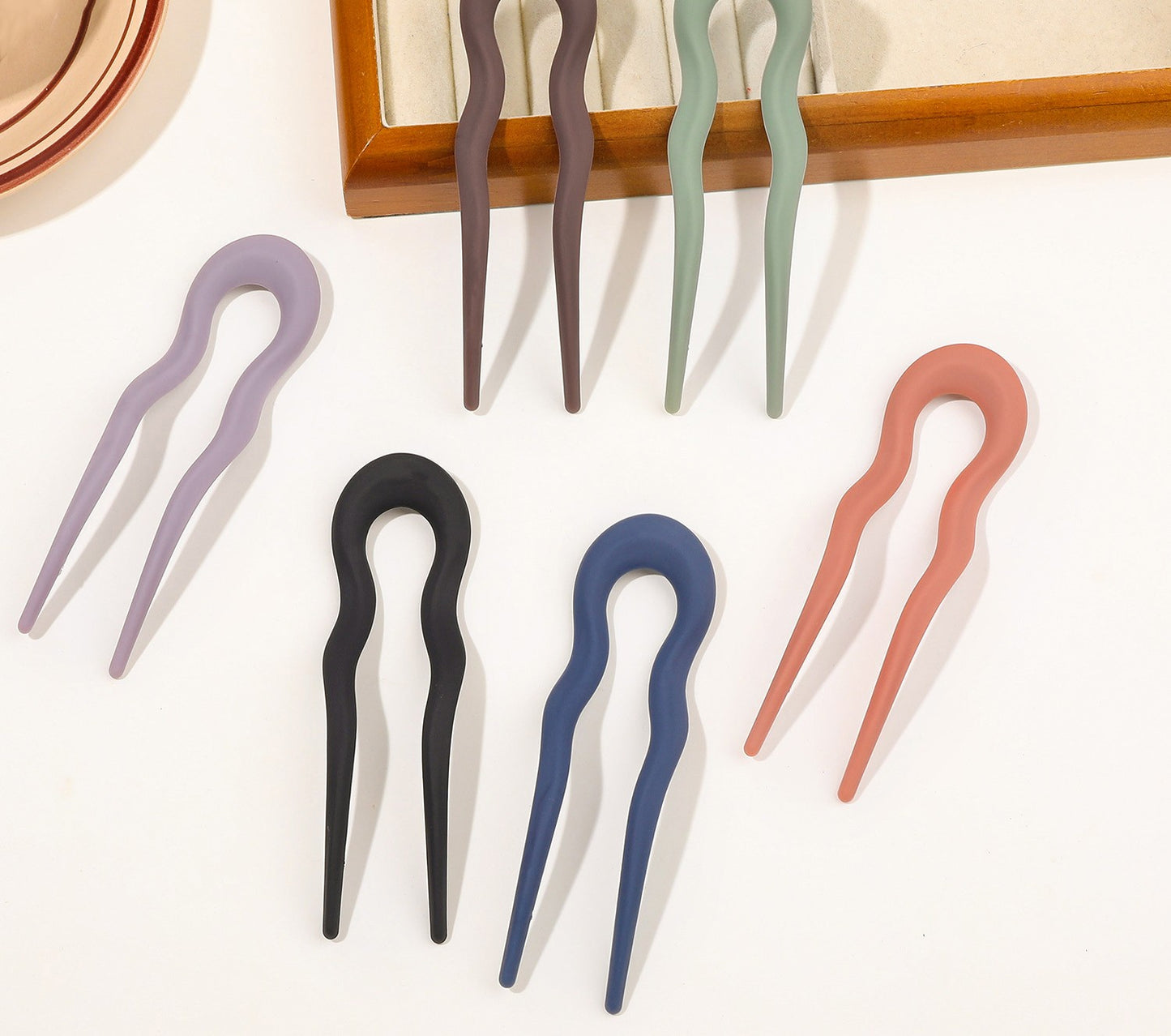 Large wavy acrylic hair fork