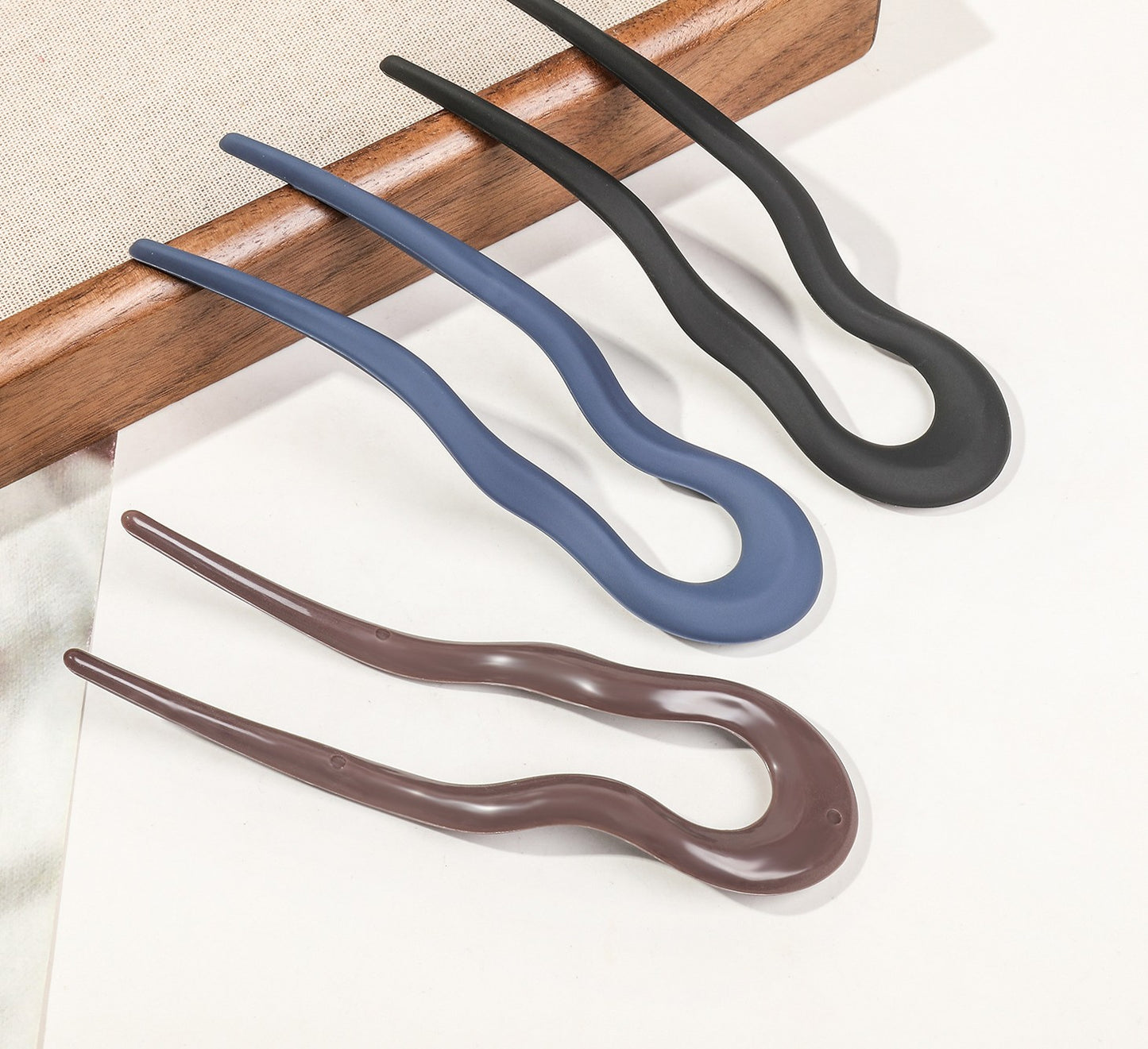 Large wavy acrylic hair fork