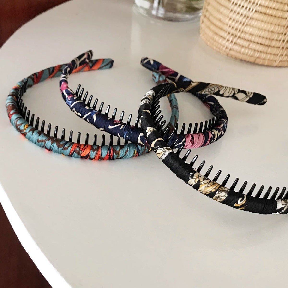 Printed satin ruched headband with teeth