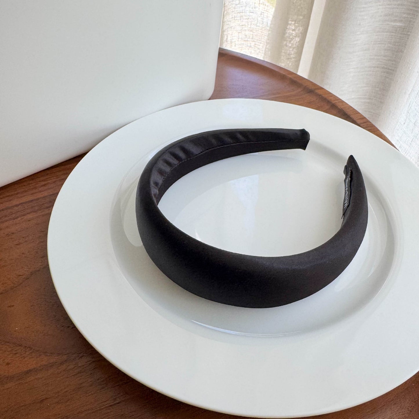 4cm-wide thinly padded glossy satin headband