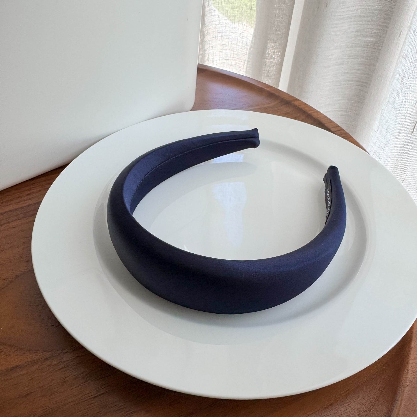 4cm-wide thinly padded glossy satin headband