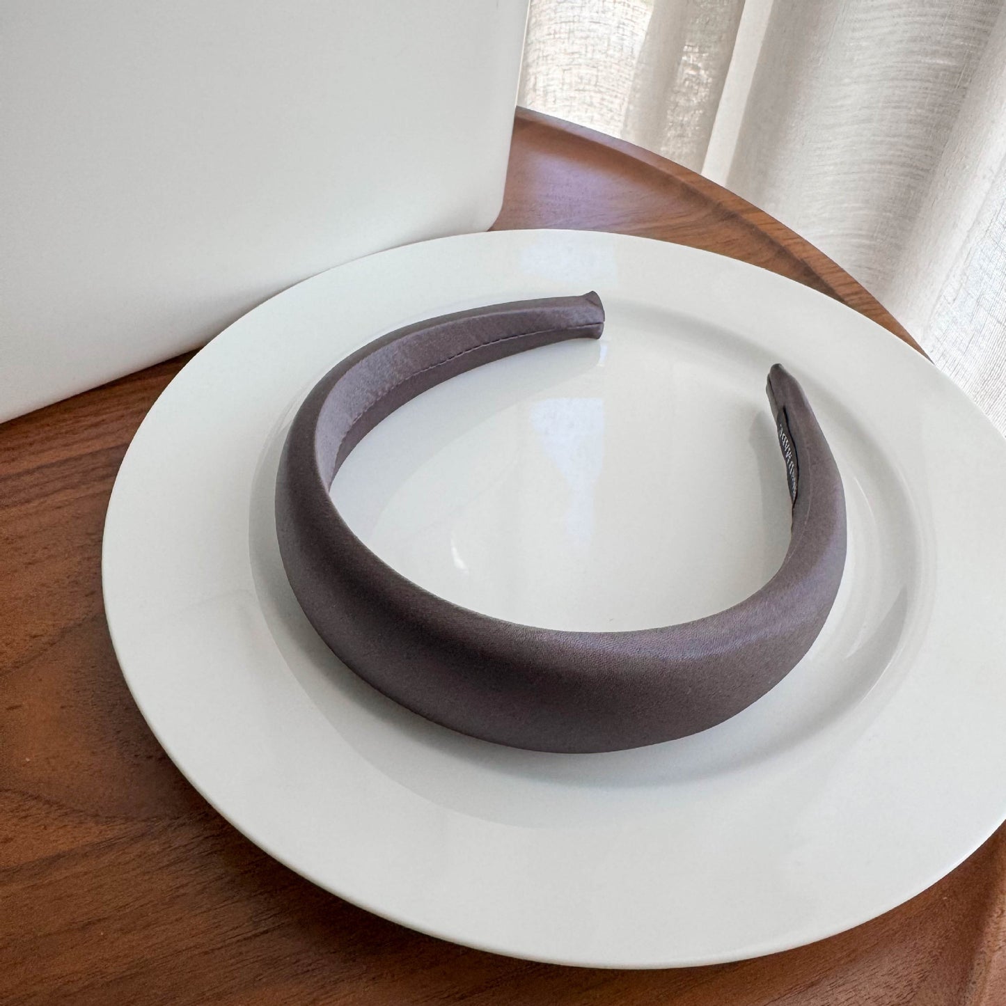 4cm-wide thinly padded glossy satin headband