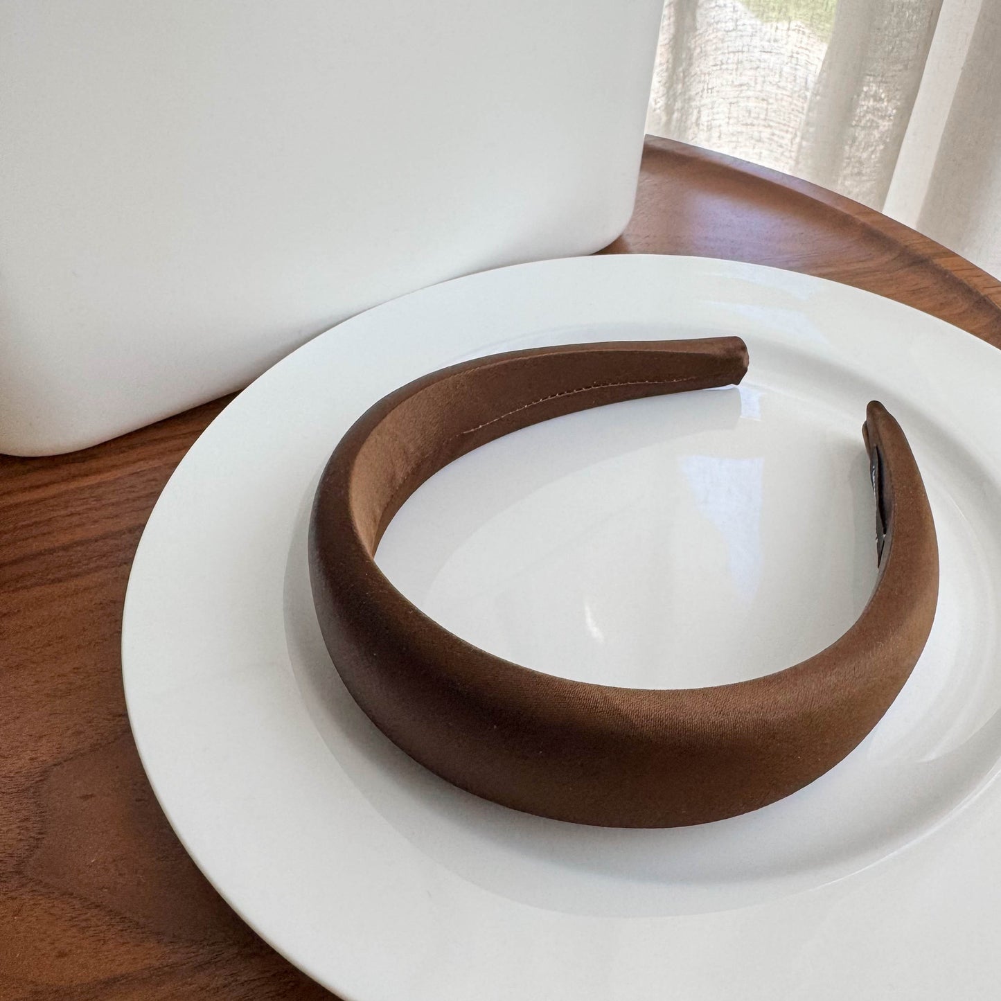 4cm-wide thinly padded glossy satin headband