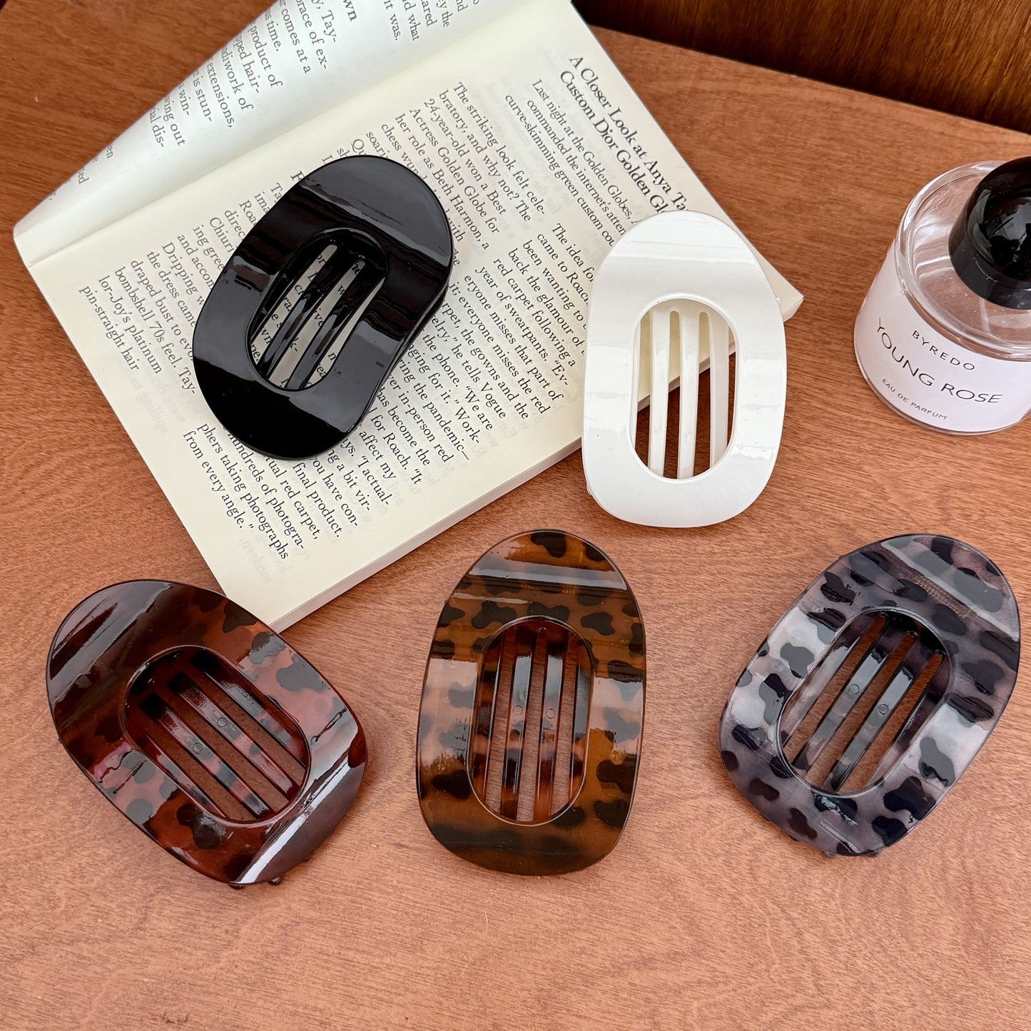 Oval flat hair claw