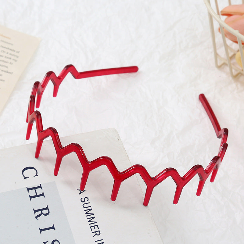 Wavy edge acrylic headband with teeth