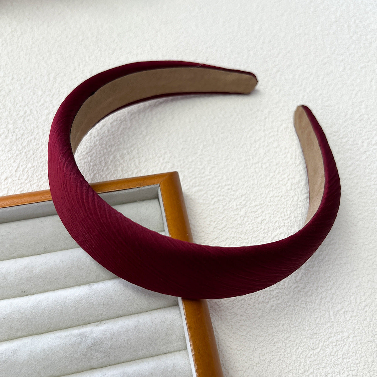 Thinly padded crinkle headband in burgundy