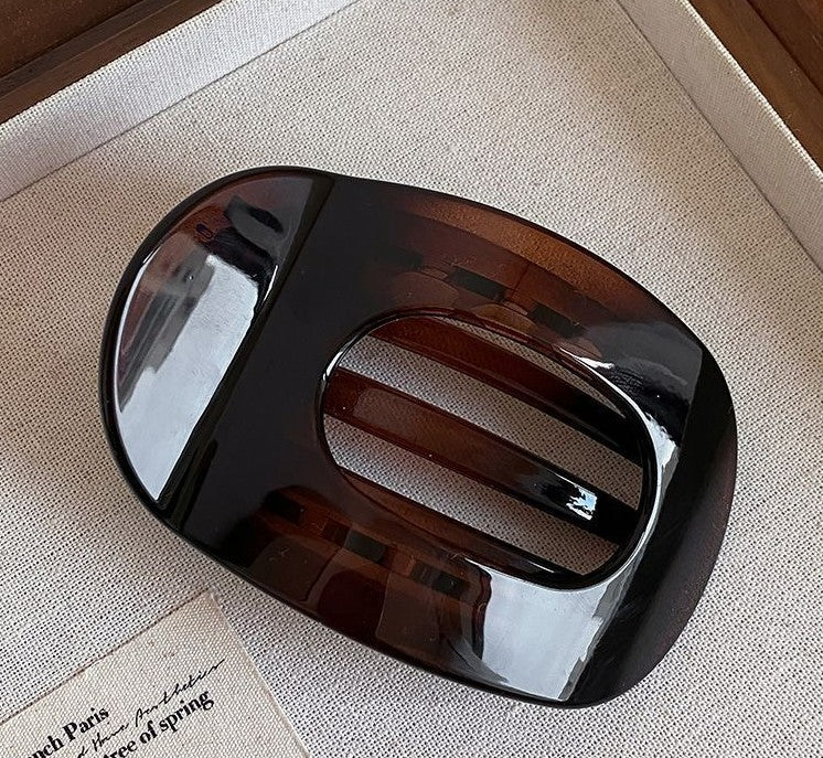 Oval flat hair claw