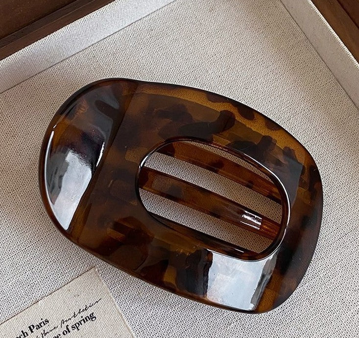 Oval flat hair claw