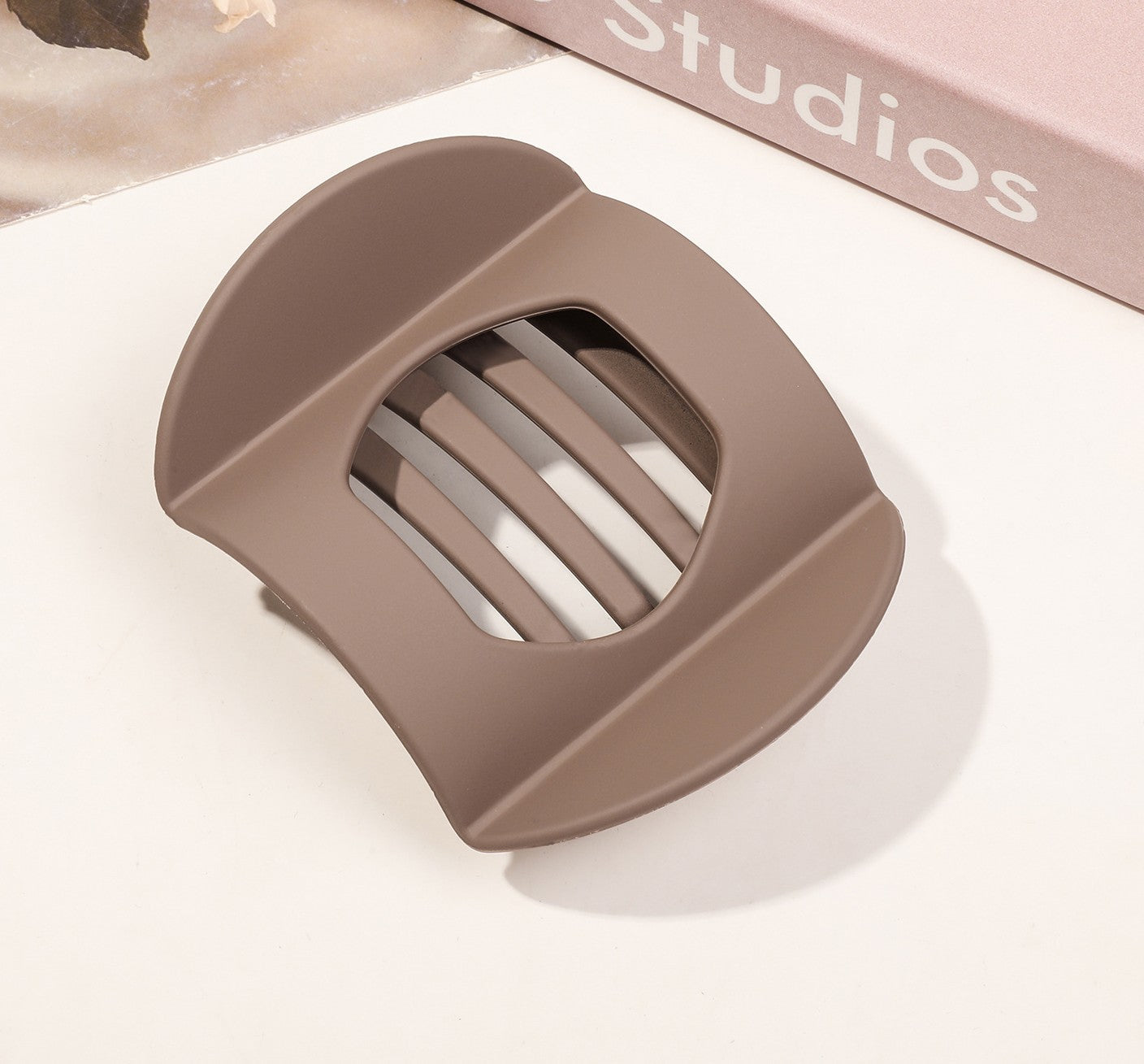Flat hair claw