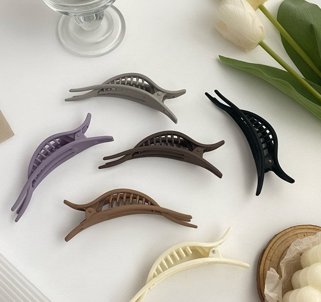 Smooth acrylic Ibis clip with teeth