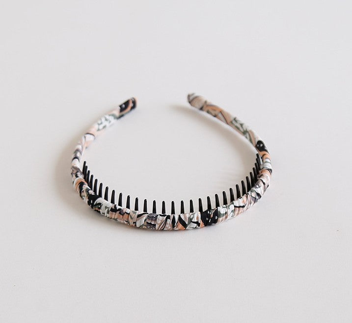 Ruched headband with teeth