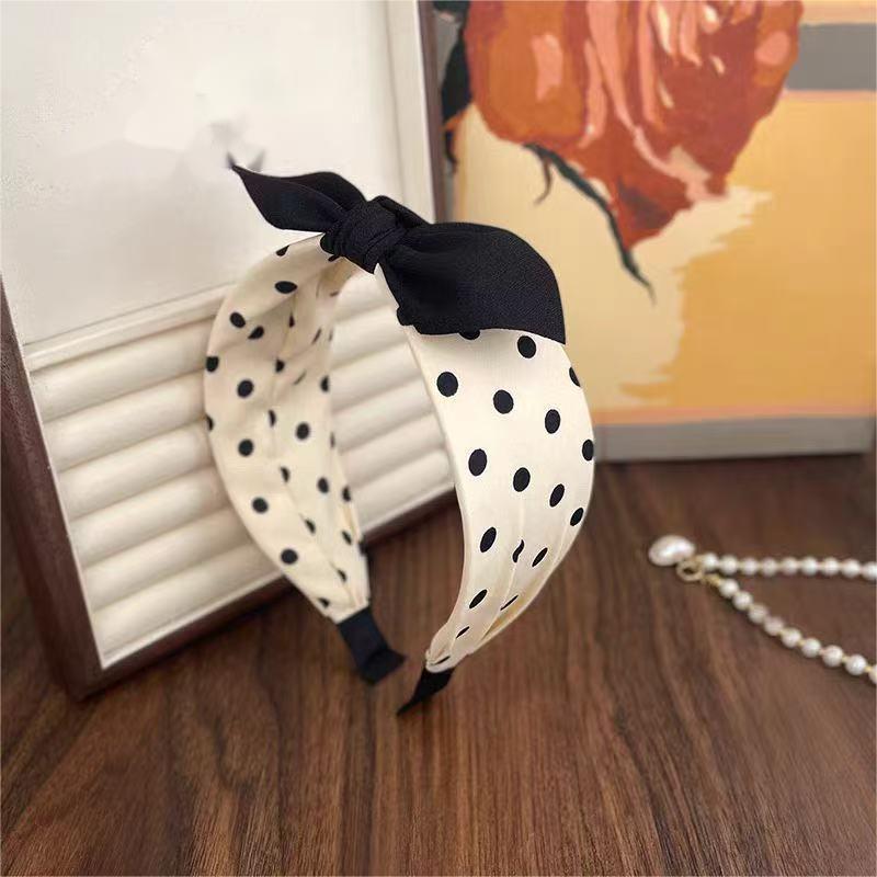 Polka dots headband with bow
