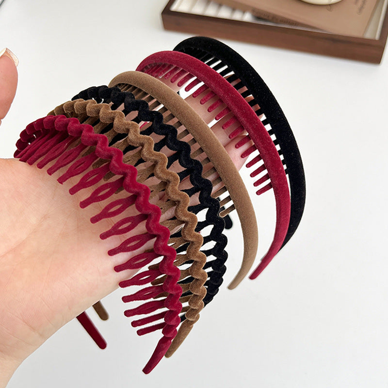Velvet coated headband with teeth