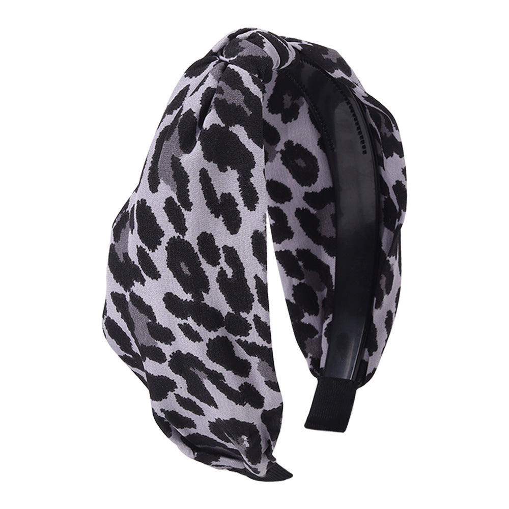 Knotted headband with small teeth