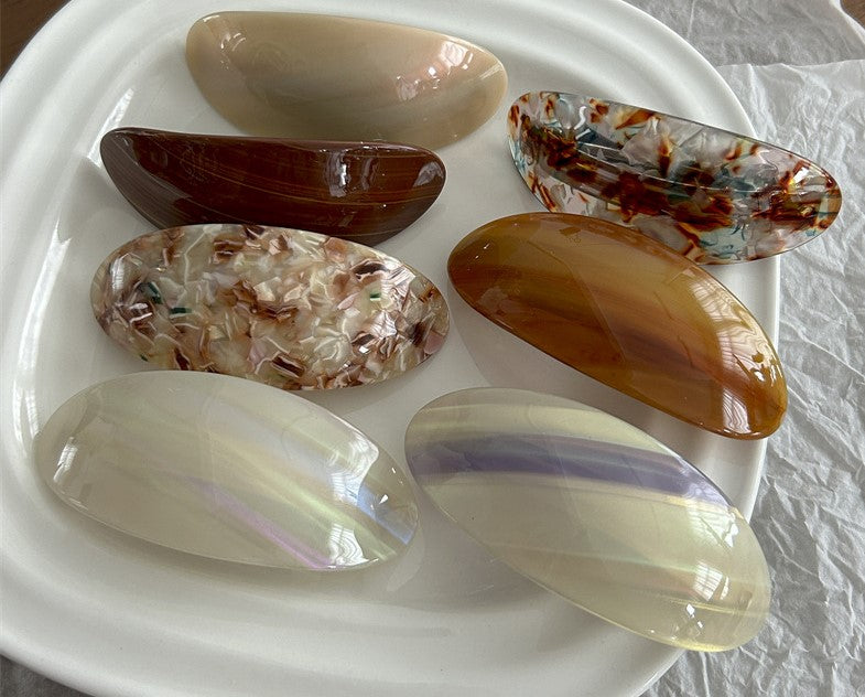 Large oval resin hair barrette