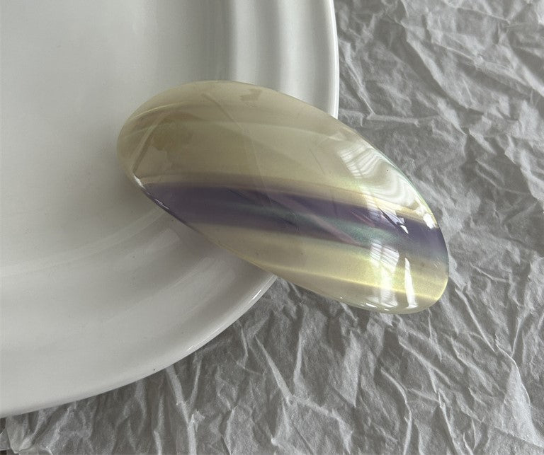 Large oval resin hair barrette