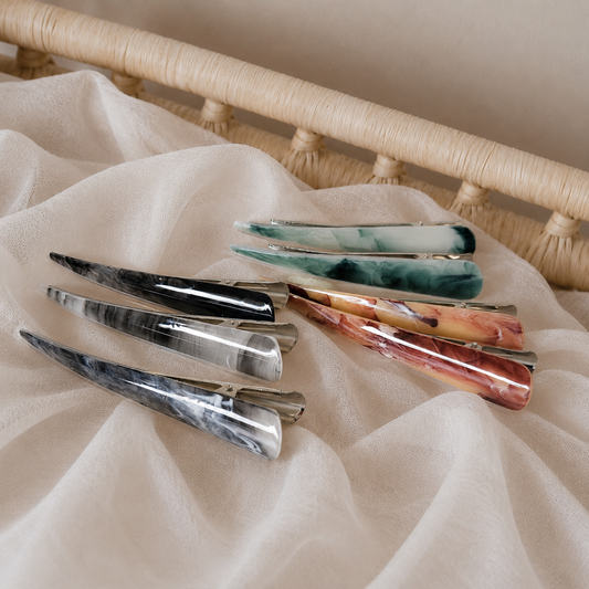 Cloudy pattern large resin Ibis clip