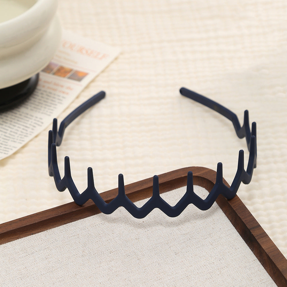 Wavy edge acrylic headband with teeth
