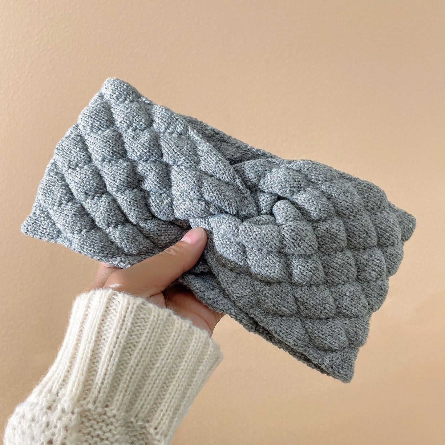 Diamonds patterned knitted headband