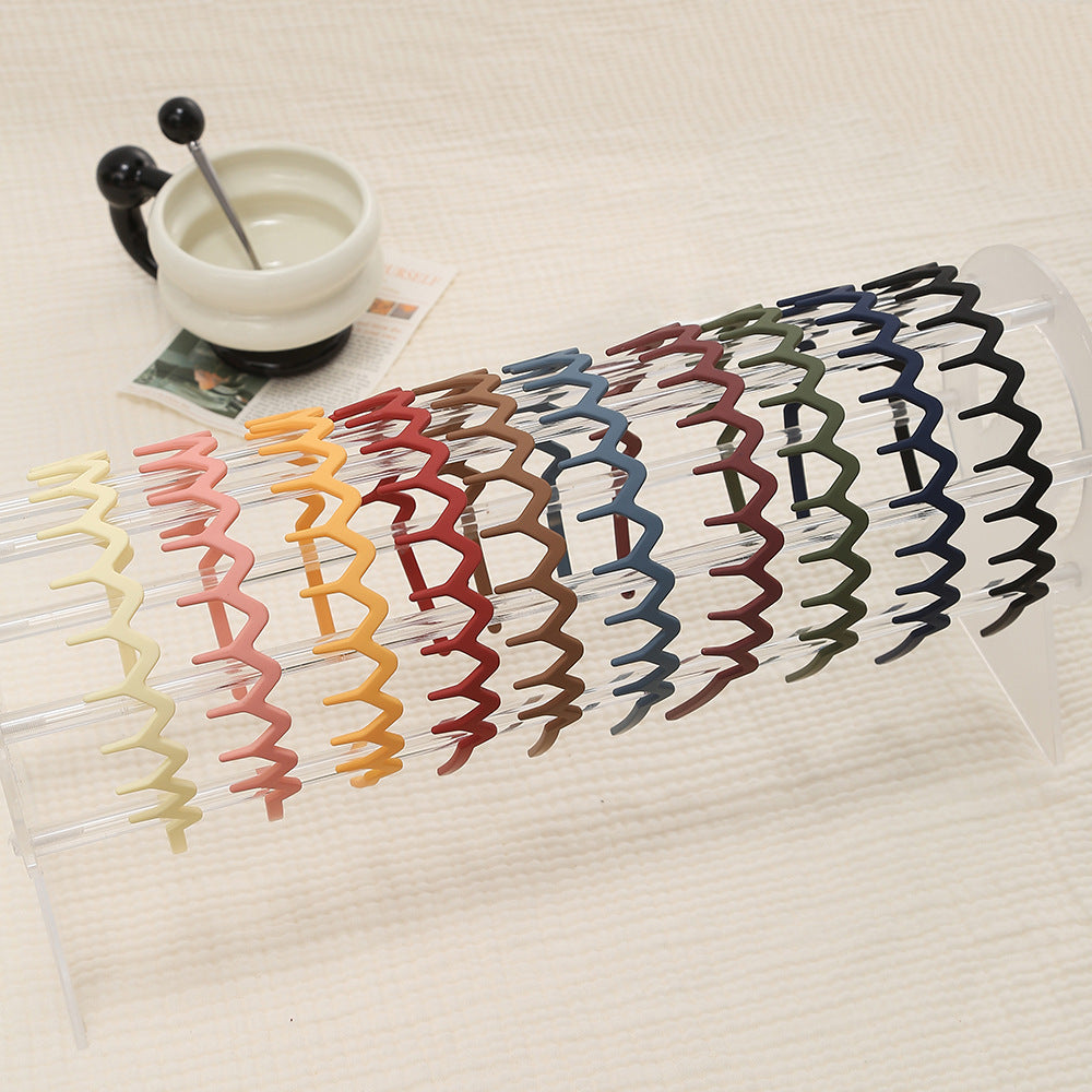 Wavy edge acrylic headband with teeth