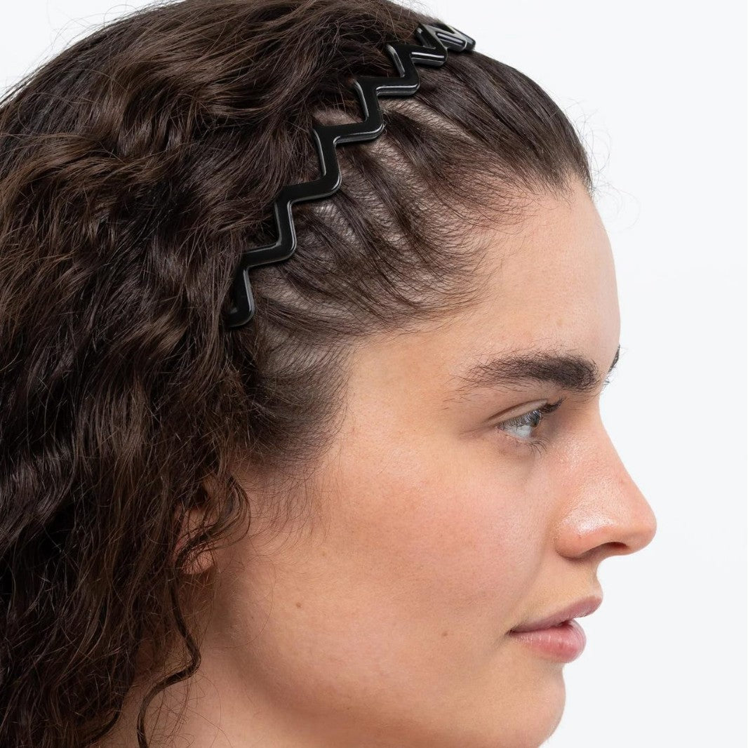 Wavy edge acrylic headband with teeth