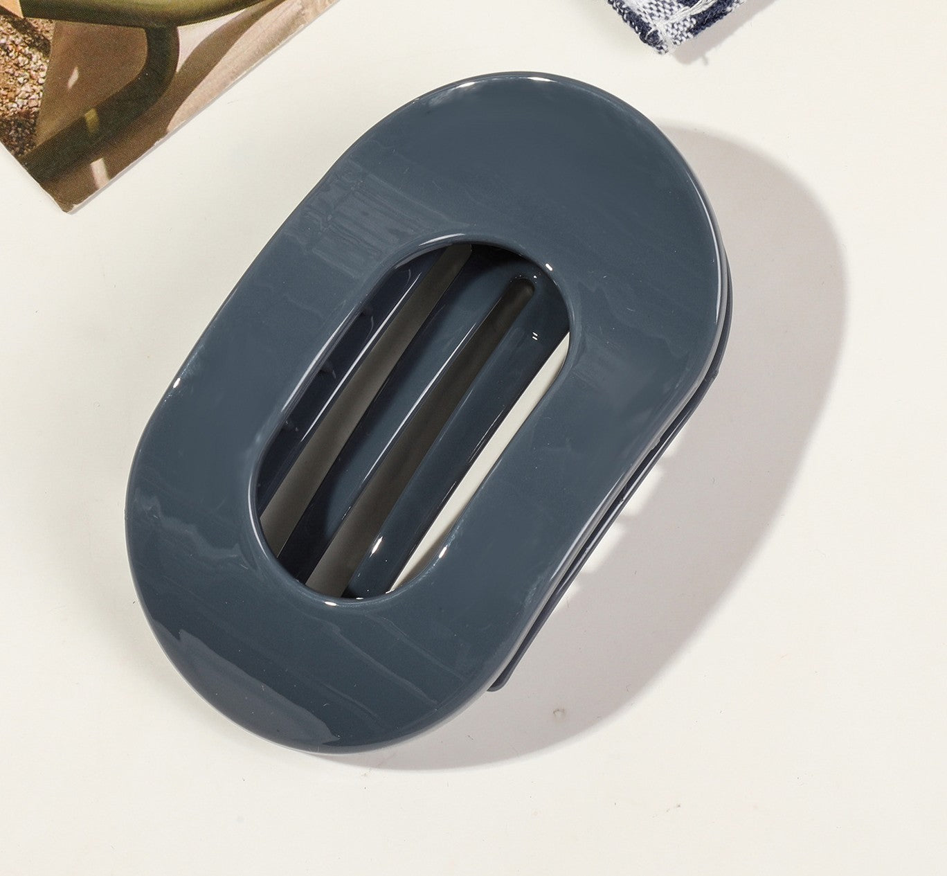 Large oval flat hair claw