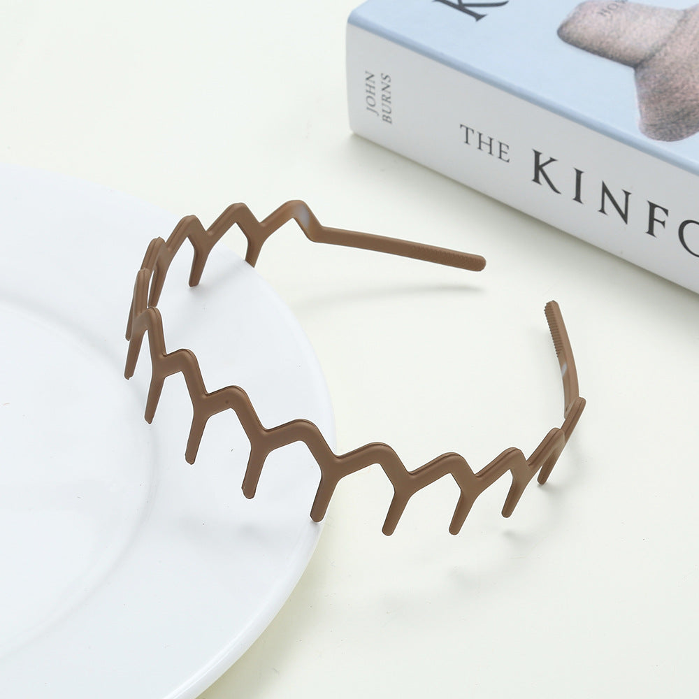 Wavy edge acrylic headband with teeth