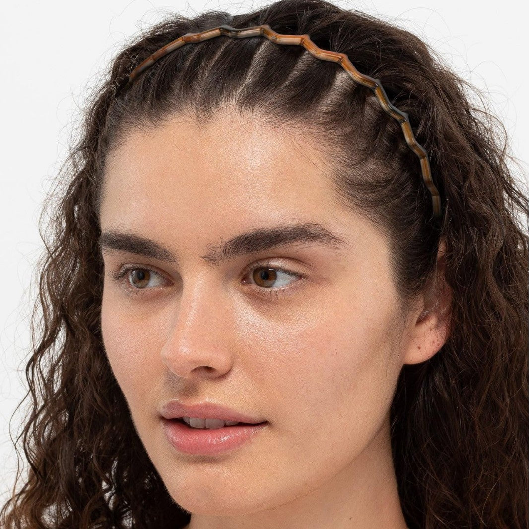 Wavy edge acrylic headband with teeth