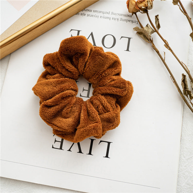 Teddy scrunchie in brown