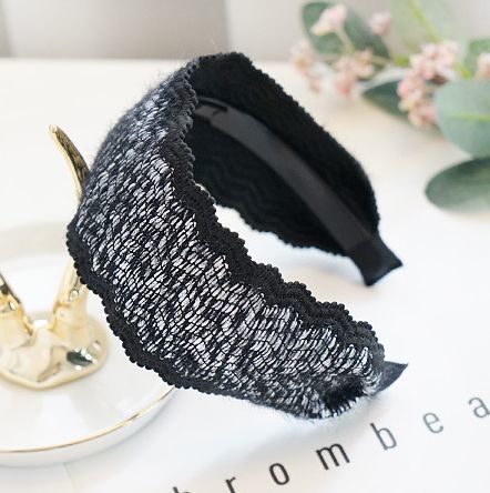 7.5cm-wide Floral edged knitted threads headband