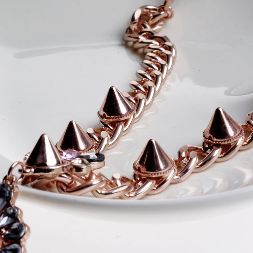 Dangling shiny gems & rivets head chain (front-head)