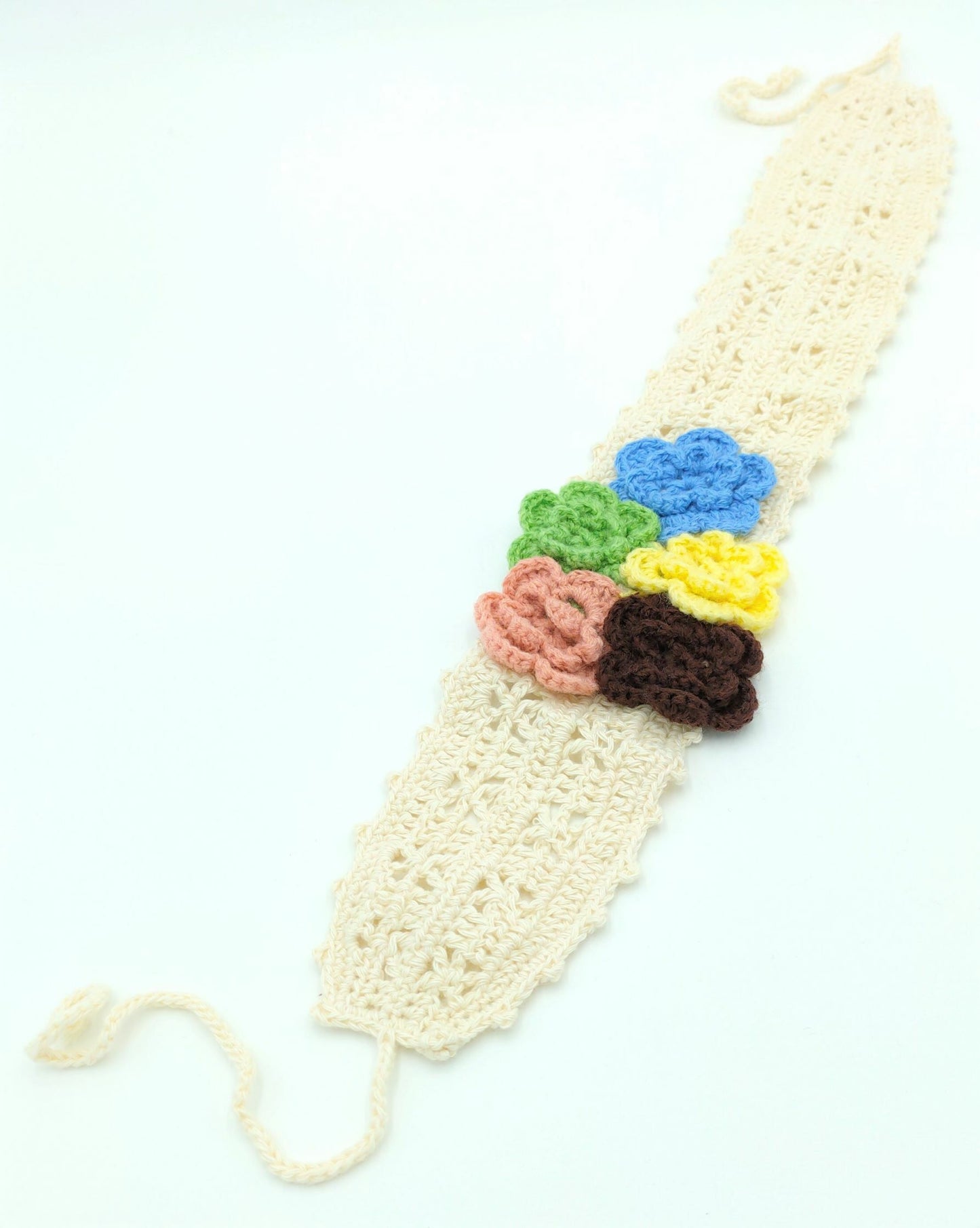 Crochet headband with flowers
