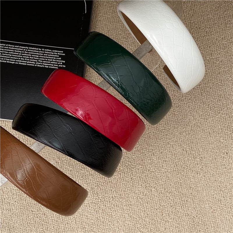 Stone patterned thinly padded leather headband