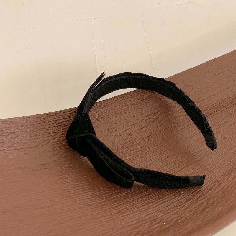 Velvet headband with bow