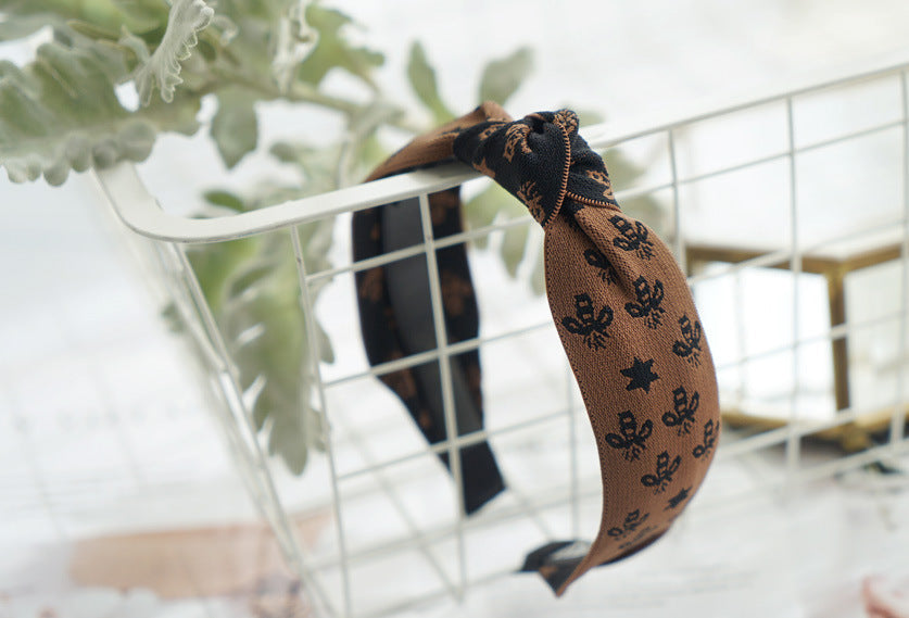 Bee patterned ribbon knotted headband