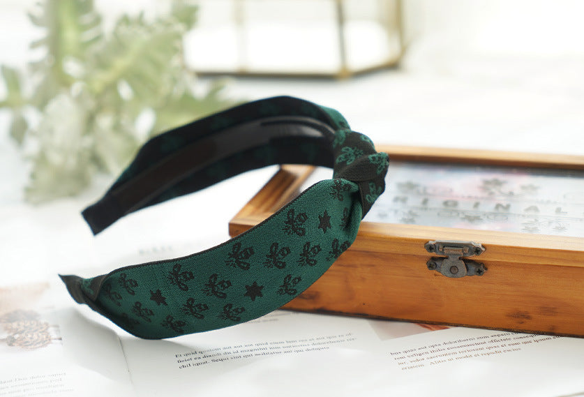 Bee patterned ribbon knotted headband