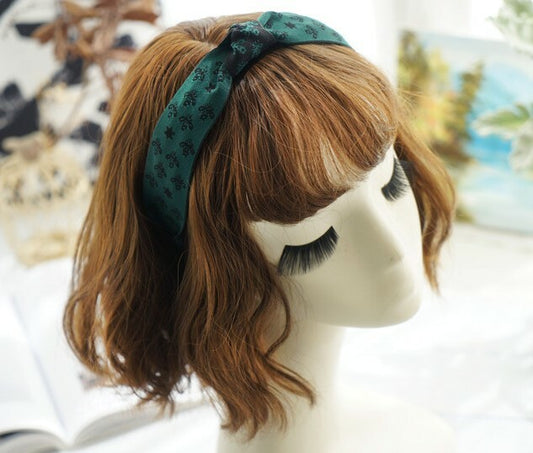 Bee patterned ribbon knotted headband
