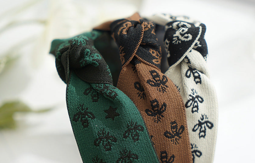 Bee patterned ribbon knotted headband