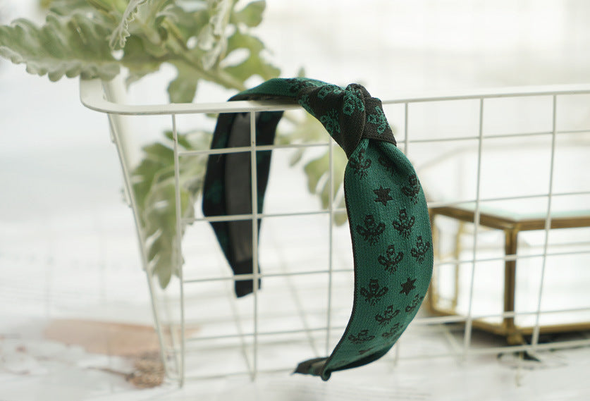 Bee patterned ribbon knotted headband