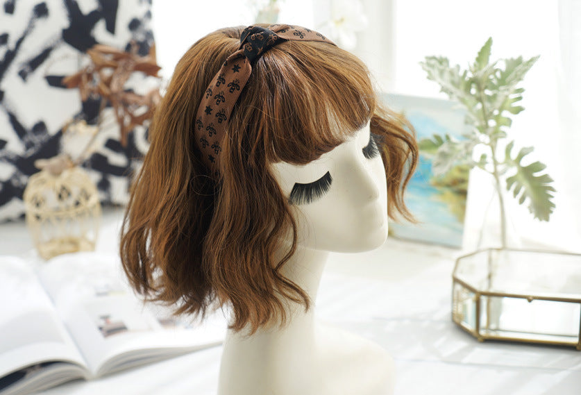 Bee patterned ribbon knotted headband