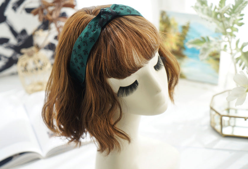 Bee patterned ribbon knotted headband