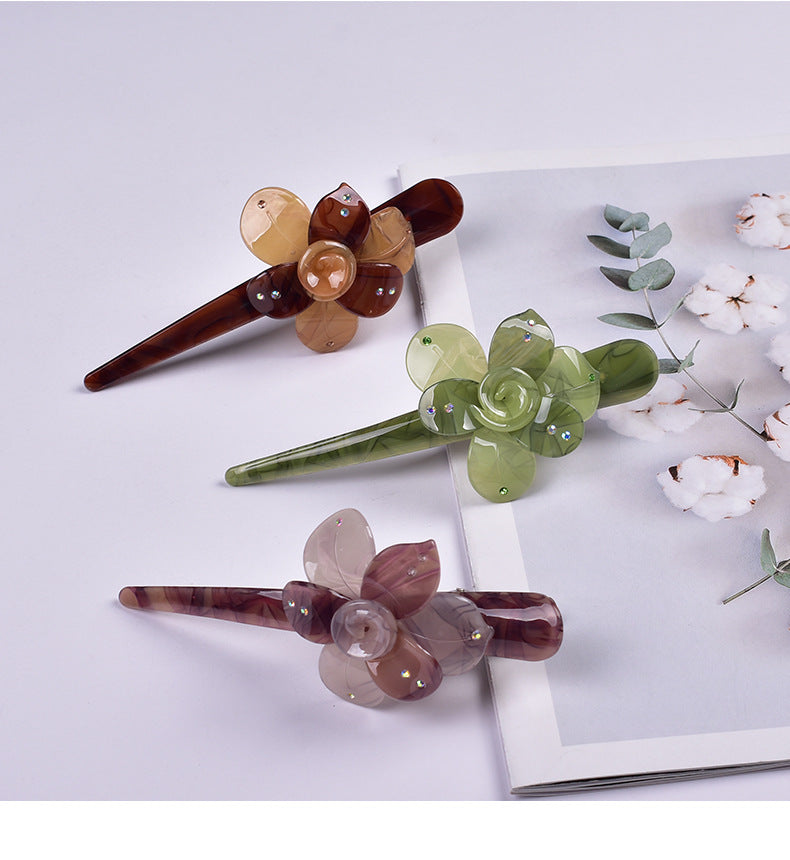 Large resin Ibis clip with flower