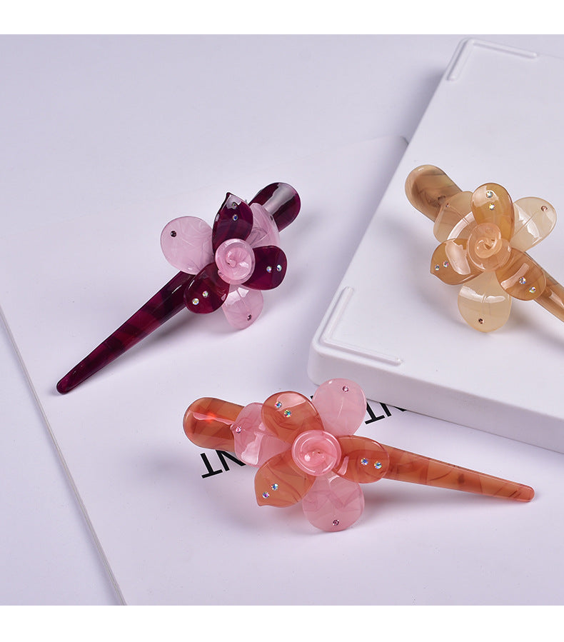 Large resin Ibis clip with flower