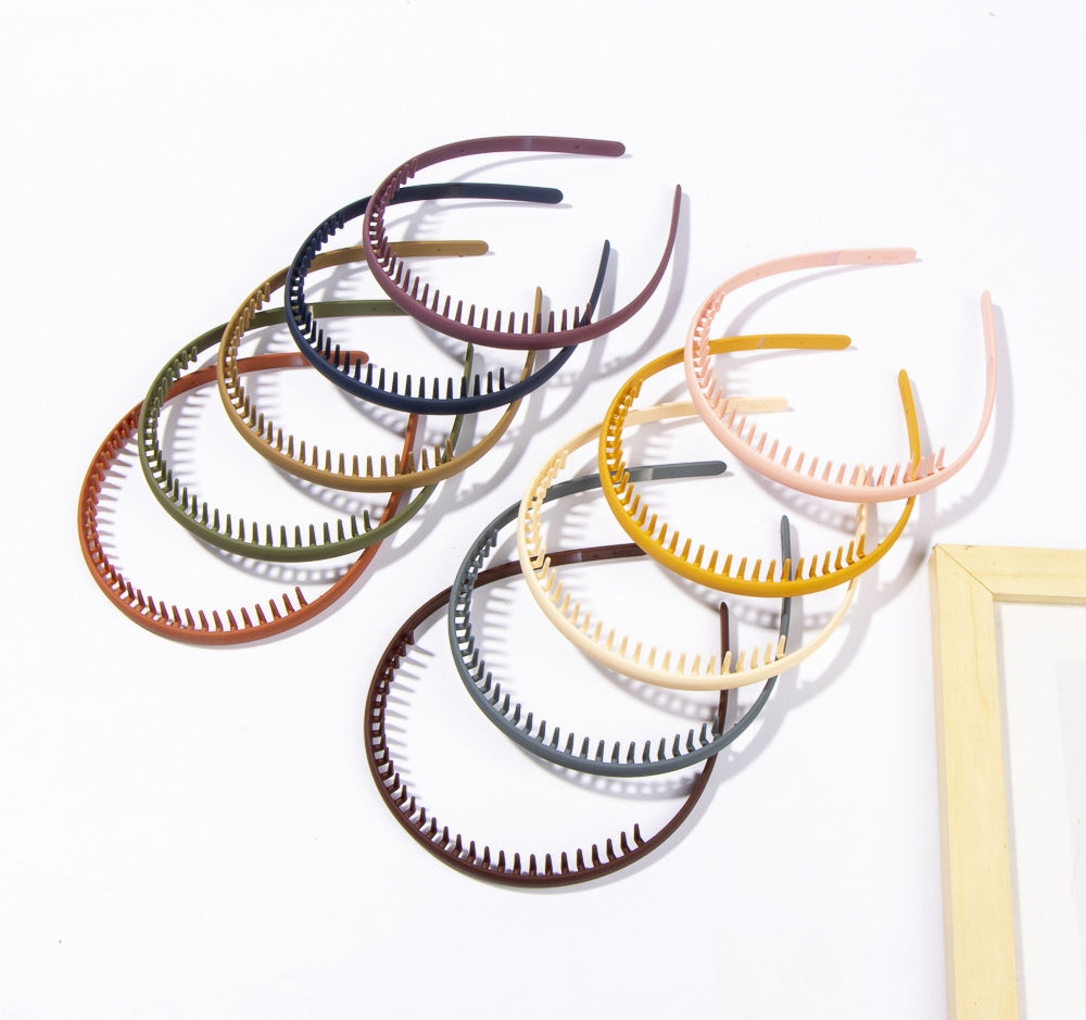 Matte acrylic headband with teeth