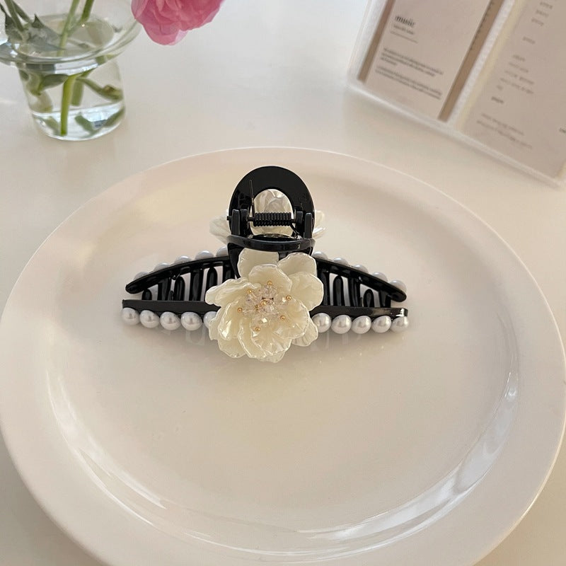 Shell flowers studded hair claw