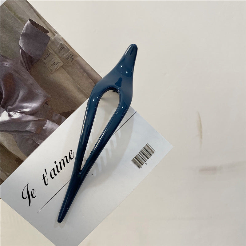 Smooth acrylic Ibis clip with teeth